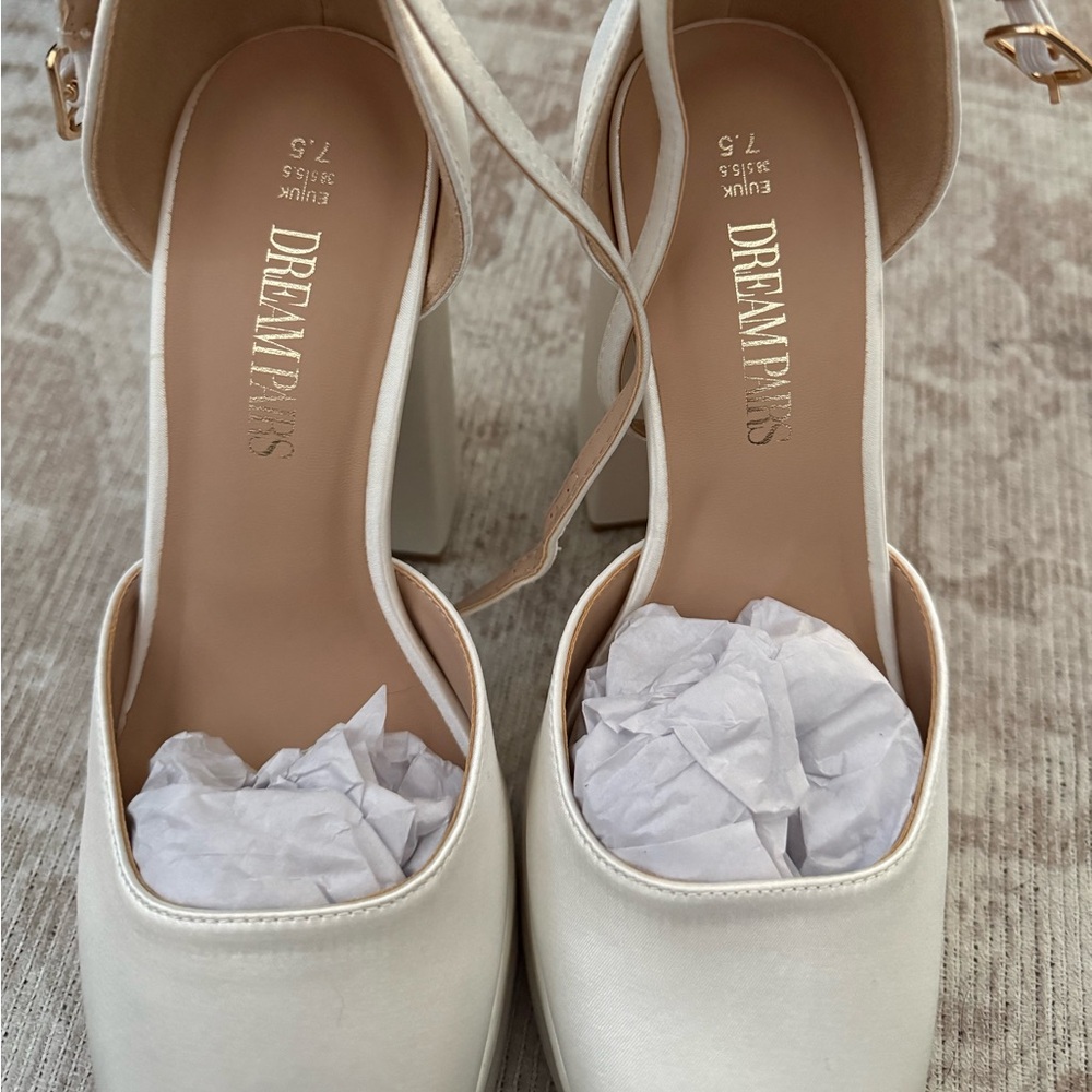 Dream Pairs Women's Cream Heels